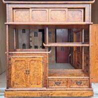 玉杢、鳥眼杢、虎杢の見事な違い棚(水屋箪笥)