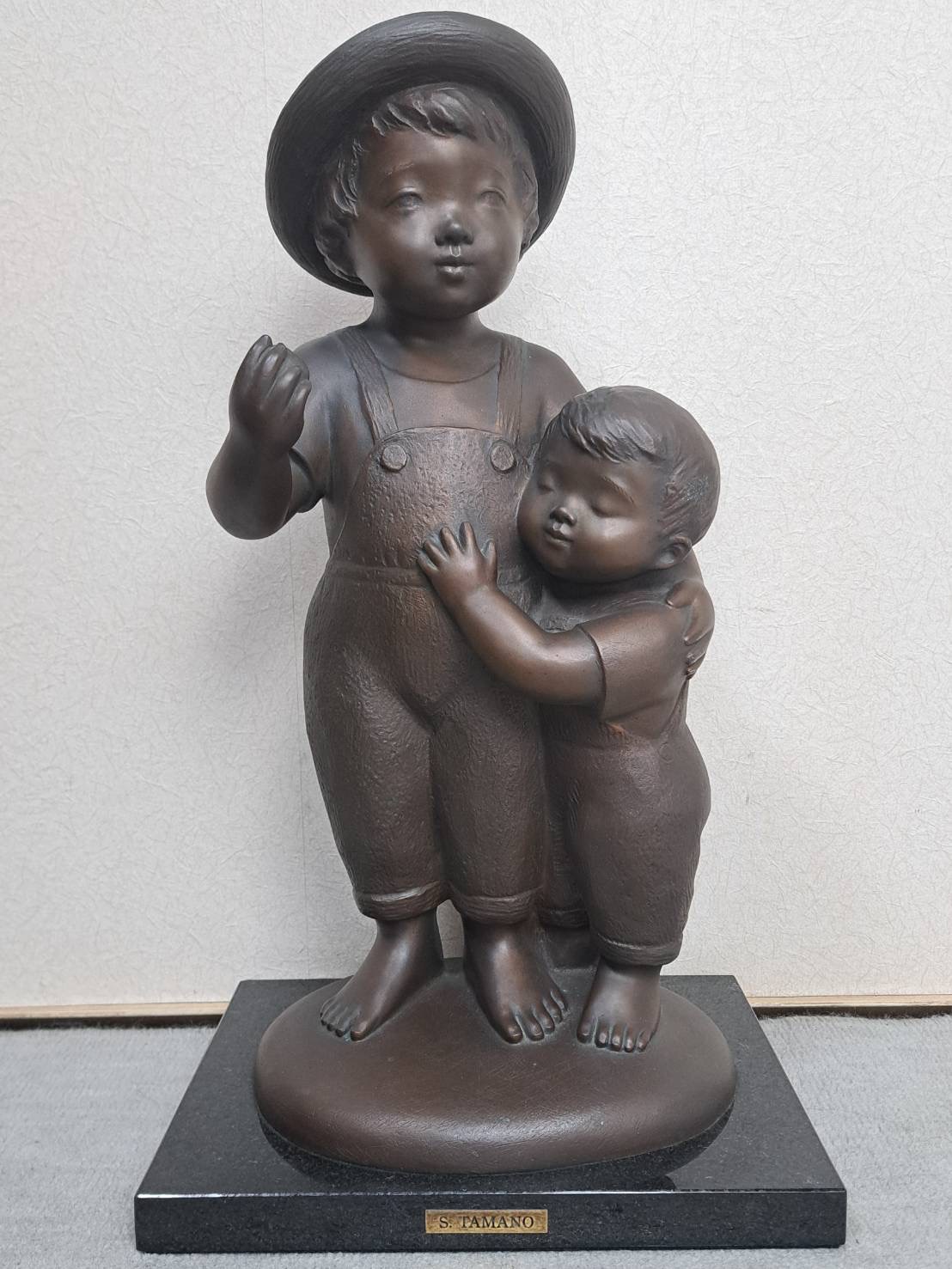 渋谷区富ヶ谷にて玉野勢三のブロンズ彫刻｢おとうとⅢ｣、濱田庄司の鉄絵酒器、油彩画、食器など