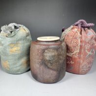 伊勢崎満 造 陽山窯 備前 肩衝 茶入 茶道具 共箱 仕覆 紅牙瑞綿 正絹 古代名物裂