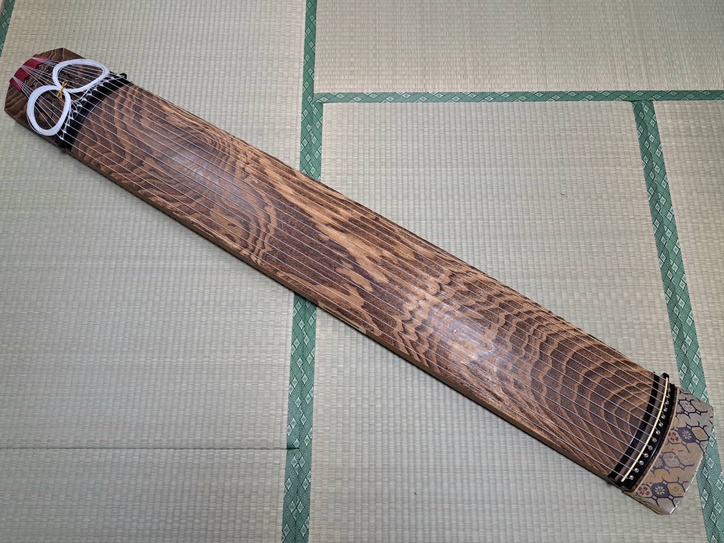 十三絃 琴、くり甲、子持ち綾杉彫り、龍舌紅木