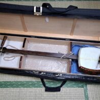 演奏会用の津軽三味線(子持ち綾杉、金細)