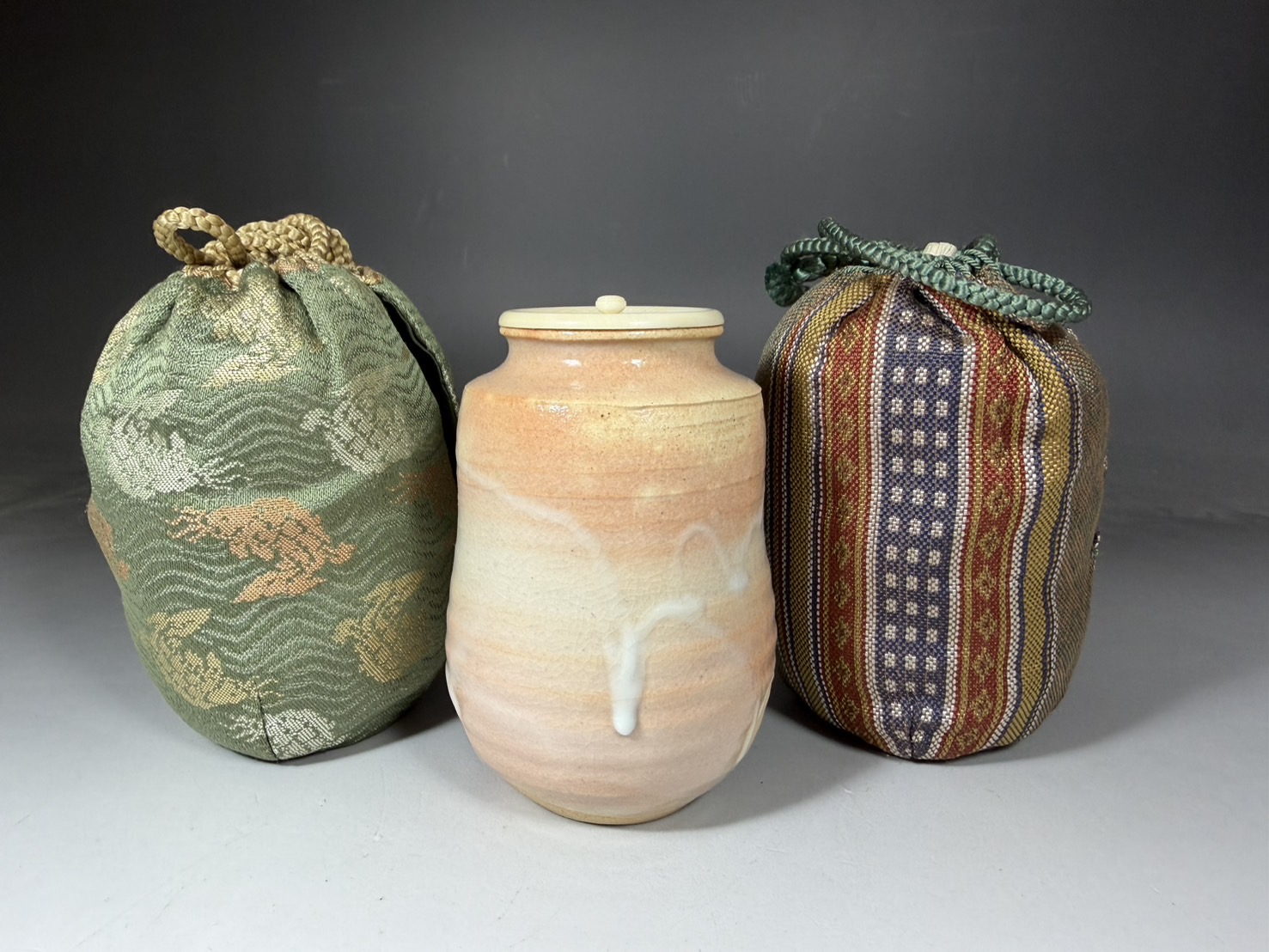 十四代 朝日豊斎 作 燔師 茶入 / 荒磯文錦 仕覆