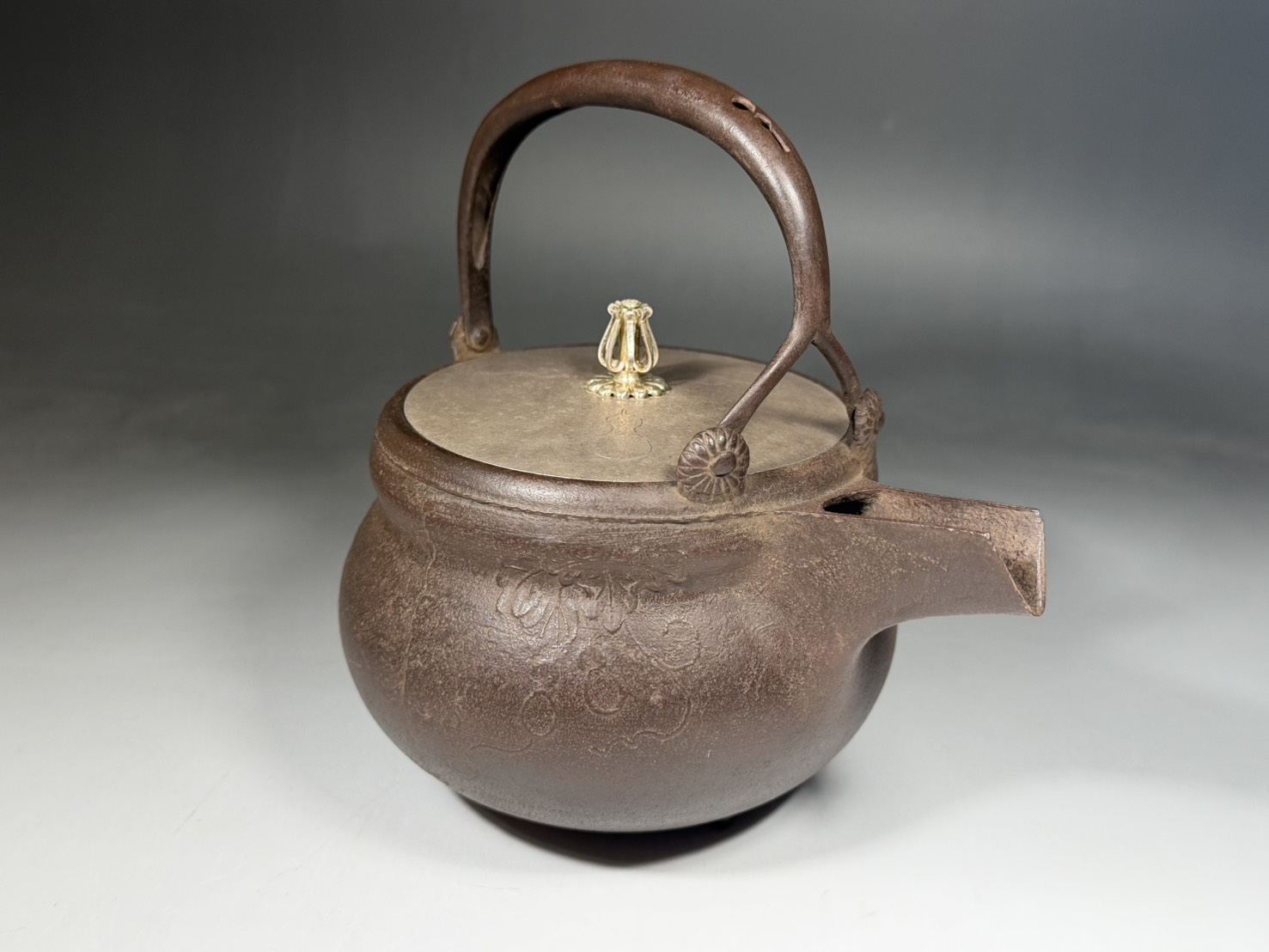 五郎右衛門 作 瓢形間鍋 夕顔地紋 / 御釜師 大西清右衛門 極箱