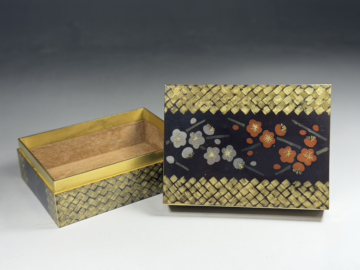 人間国宝 大角幸枝 造 黄銅製 梅文 小箱