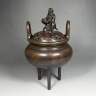 本間琢斎「班紫銅 東方朔 摘 香炉」
