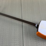 三味線 演奏会用（子持ち綾杉彫り、金細、トチ）