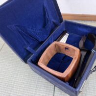 演奏会用 三味線(子持ち綾杉彫り、金細、トチ)